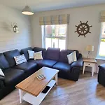 Nyaraló Corner - Part Of The The Bay Village With Pool, Gym And Direct Access, Pub, Restaurant, Tennis And Meadows Walks Filey