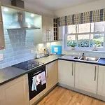 Corner - Part Of The The Bay Village With Pool, Gym And Direct Access, Pub, Restaurant, Tennis And Meadows Walks *