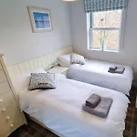 Corner - Part Of The The Bay Village With Pool, Gym And Direct Access, Pub, Restaurant, Tennis And Meadows Walks * Filey