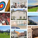 Corner - Part Of The The Bay Village With Pool, Gym And Direct Access, Pub, Restaurant, Tennis And Meadows Walks * Filey