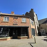 Corner - Part Of The The Bay Village With Pool, Gym And Direct Access, Pub, Restaurant, Tennis And Meadows Walks * Filey