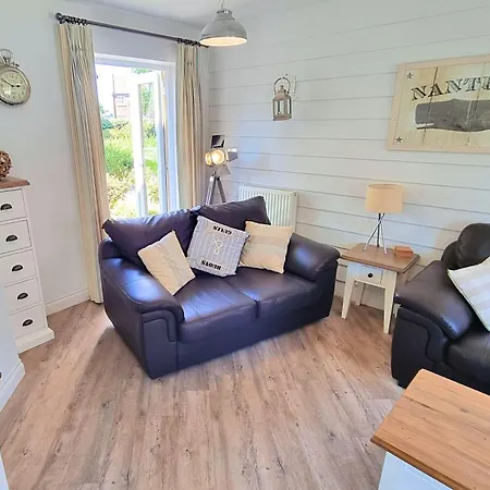 Corner - Part Of The The Bay Village With Pool, Gym And Direct Access, Pub, Restaurant, Tennis And Meadows Walks Vakantiehuis *