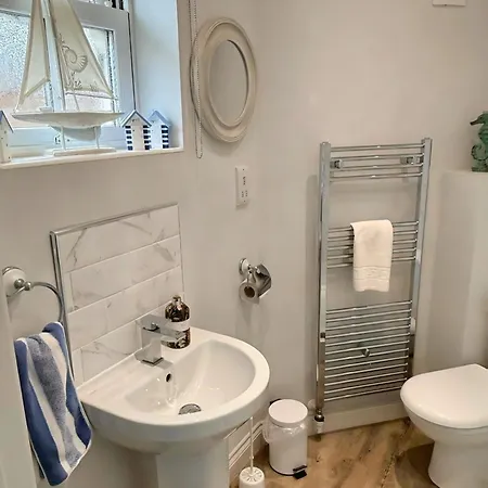 Vakantiehuis Corner - Part Of The The Bay Village With Pool, Gym And Direct Access, Pub, Restaurant, Tennis And Meadows Walks Filey