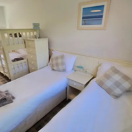 Vakantiehuis Corner - Part Of The The Bay Village With Pool, Gym And Direct Access, Pub, Restaurant, Tennis And Meadows Walks Filey