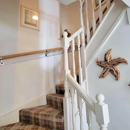 Corner - Part Of The The Bay Village With Pool, Gym And Direct Access, Pub, Restaurant, Tennis And Meadows Walks * Filey
