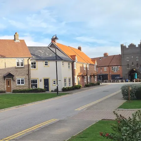 Corner - Part Of The The Bay Village With Pool, Gym And Direct Access, Pub, Restaurant, Tennis And Meadows Walks Vakantiehuis *