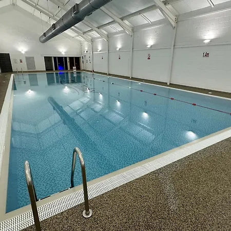 Corner - Part Of The The Bay Village With Pool, Gym And Direct Access, Pub, Restaurant, Tennis And Meadows Walks Holiday home *