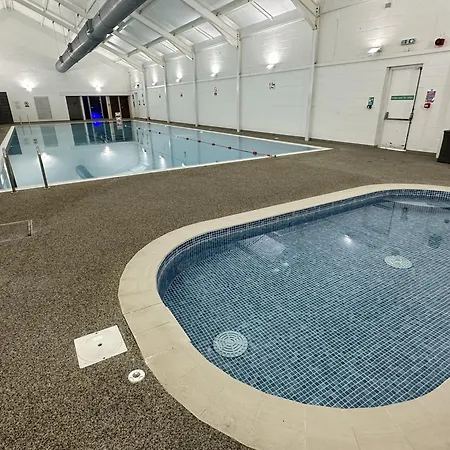 Corner - Part Of The The Bay Village With Pool, Gym And Direct Access, Pub, Restaurant, Tennis And Meadows Walks Filey