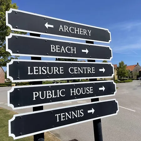 Corner - Part Of The The Bay Village With Pool, Gym And Direct Access, Pub, Restaurant, Tennis And Meadows Walks Filey