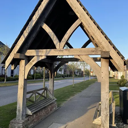 Corner - Part Of The The Bay Village With Pool, Gym And Direct Access, Pub, Restaurant, Tennis And Meadows Walks Vakantiehuis