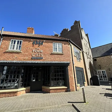 Corner - Part Of The The Bay Village With Pool, Gym And Direct Access, Pub, Restaurant, Tennis And Meadows Walks * Filey