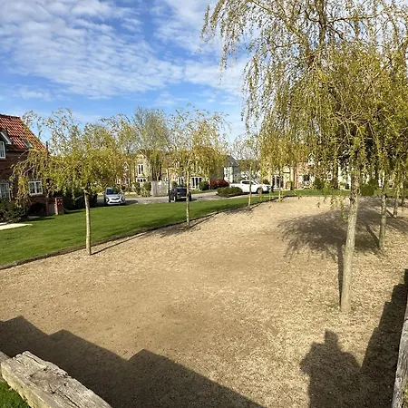 Corner - Part Of The The Bay Village With Pool, Gym And Direct Access, Pub, Restaurant, Tennis And Meadows Walks * Filey